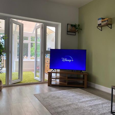 Accessible 3-Bedroom Bungalow With Patio +Driveway Southampton Exterior foto