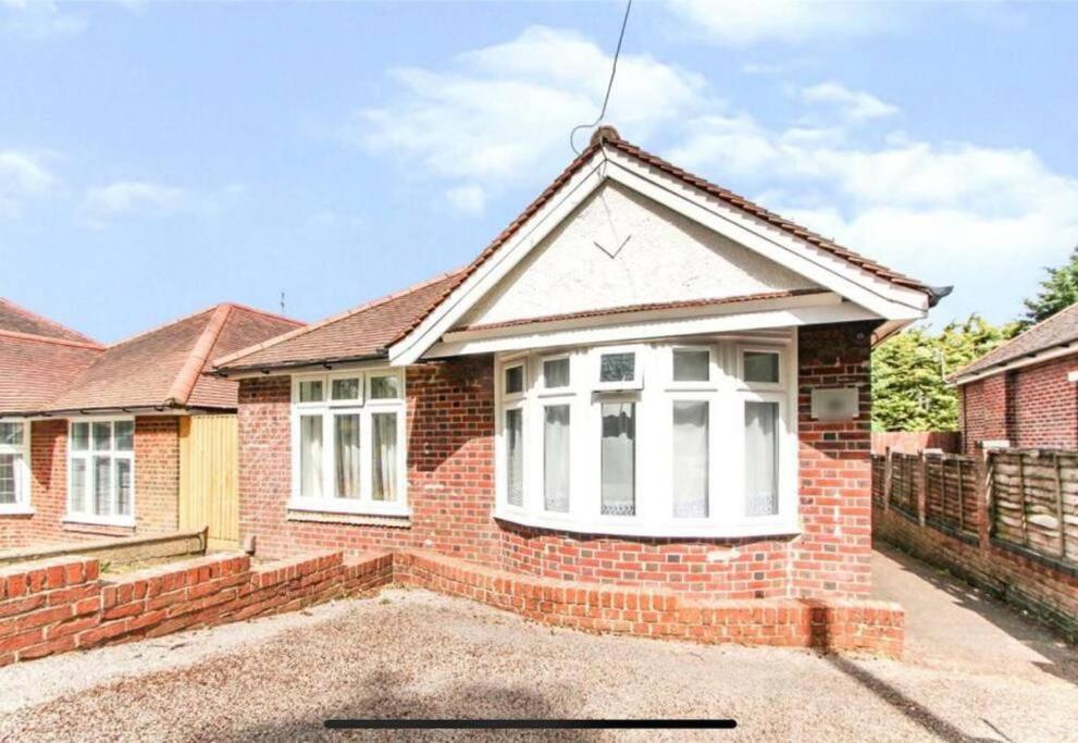 Accessible 3-Bedroom Bungalow With Patio +Driveway Southampton Exterior foto