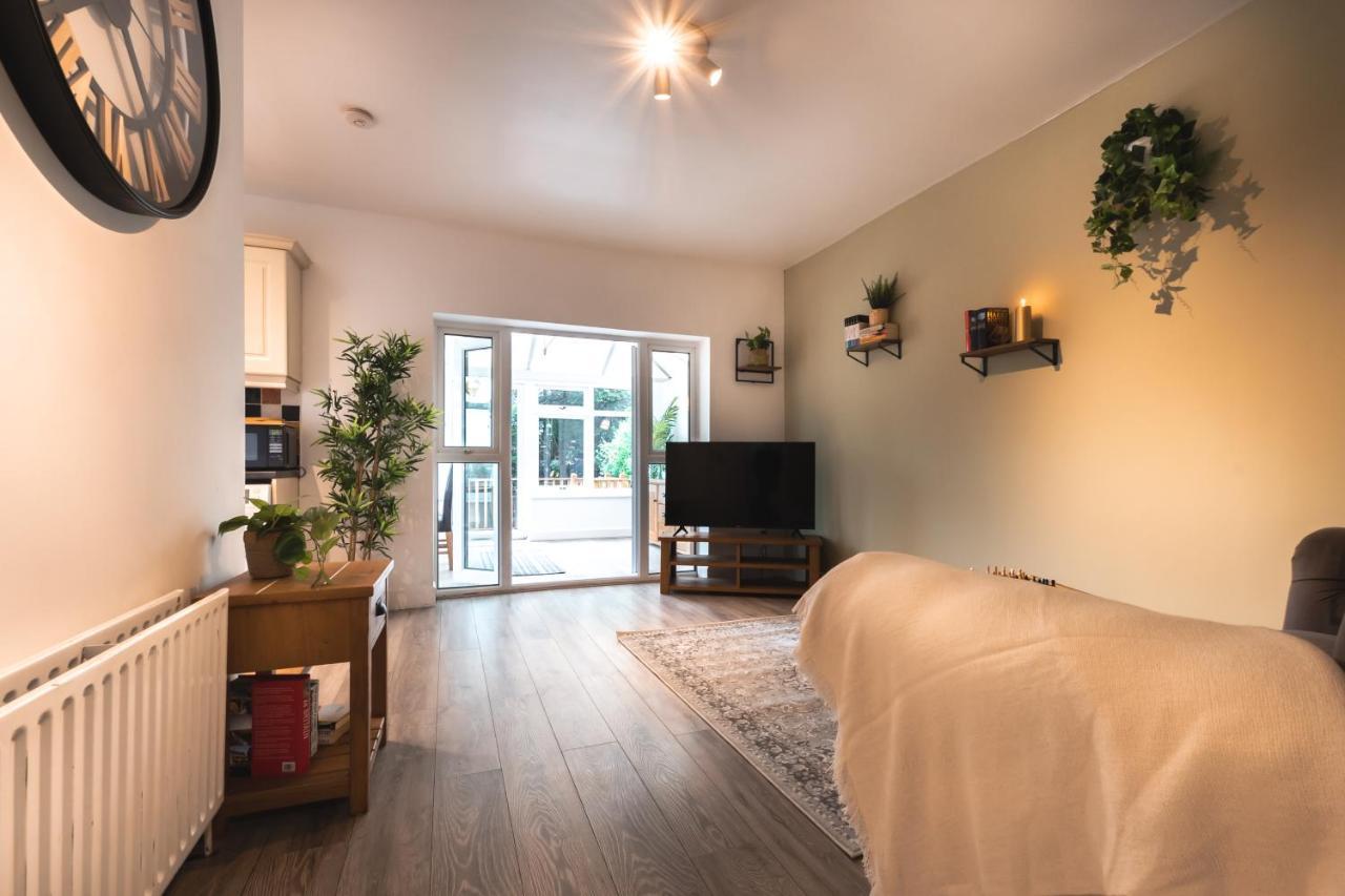 Accessible 3-Bedroom Bungalow With Patio +Driveway Southampton Exterior foto