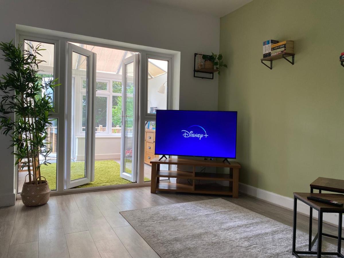 Accessible 3-Bedroom Bungalow With Patio +Driveway Southampton Exterior foto